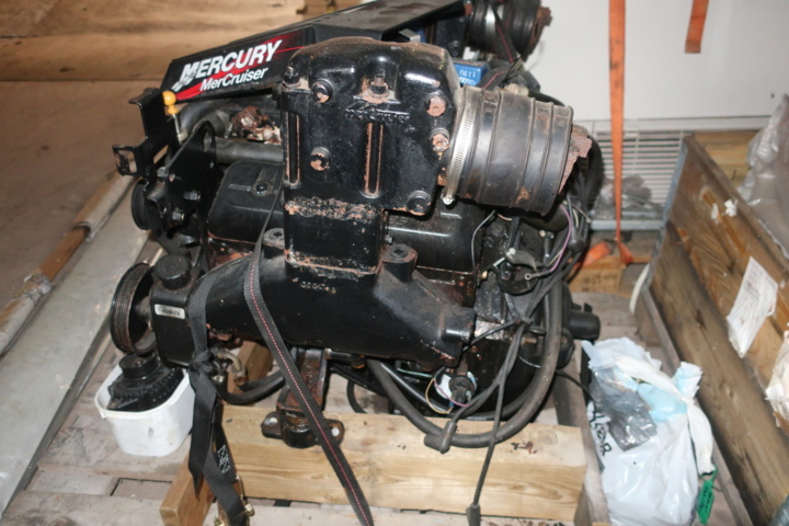 1073453-8 Boat engine, Mercruiser MCM 4.3L (repair item)