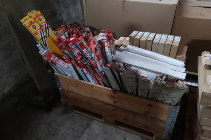 1073470-1 Pallet with various wiper blades, i.a. Champion