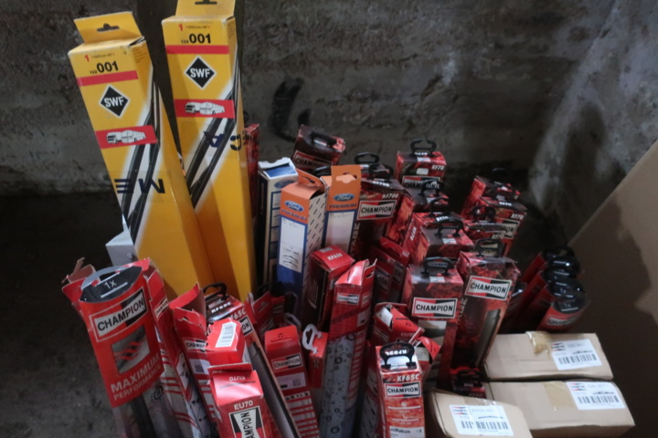 1073470-6 Pallet with various wiper blades, i.a. Champion