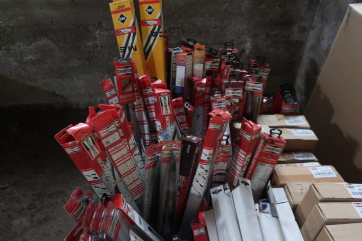 1073470-8 Pallet with various wiper blades, i.a. Champion