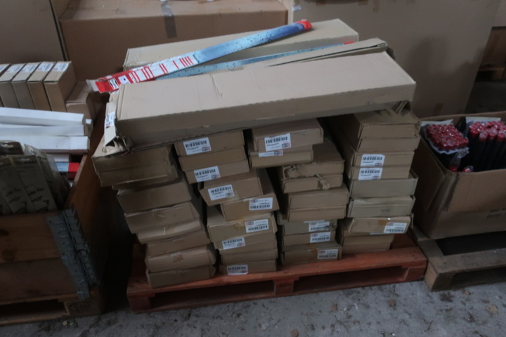 1073471-1 Pallet with various wiper blades, i.a. Champion