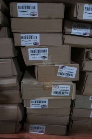 1073471-2 Pallet with various wiper blades, i.a. Champion