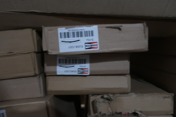 1073471-3 Pallet with various wiper blades, i.a. Champion