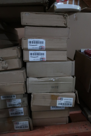 1073471-5 Pallet with various wiper blades, i.a. Champion