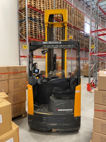 1049171-4 Reach truck Jungheinrich ETV 214 -2006