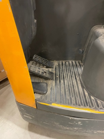 1049171-24 Reach truck Jungheinrich ETV 214 -2006