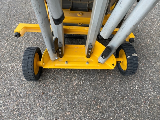 1073658-9 Table saw Dewalt DW745 with stand