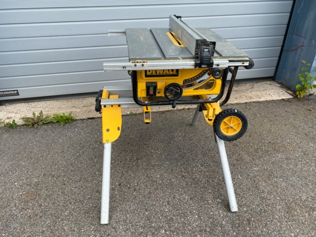 1073658-1 Table saw Dewalt DW745 with stand