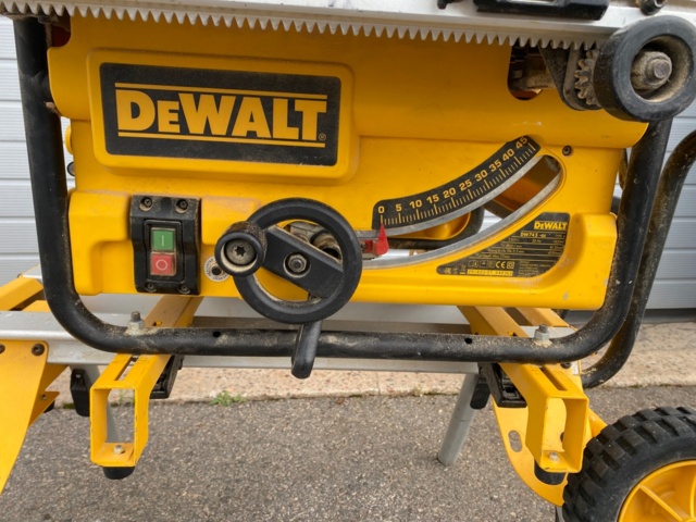 1073658-7 Table saw Dewalt DW745 with stand