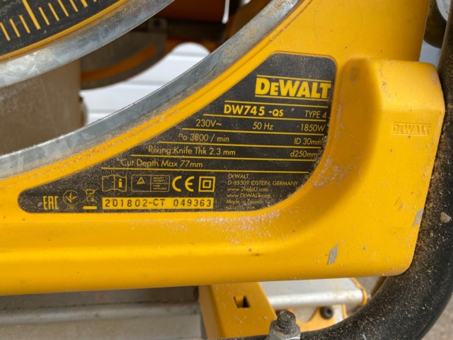 1073658-8 Table saw Dewalt DW745 with stand