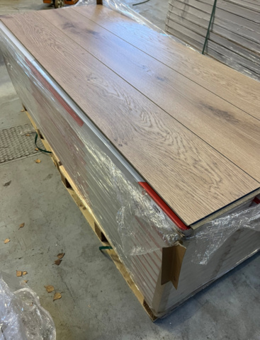 1073691-3 Authentic Natural Oak HDF 100 sq.m