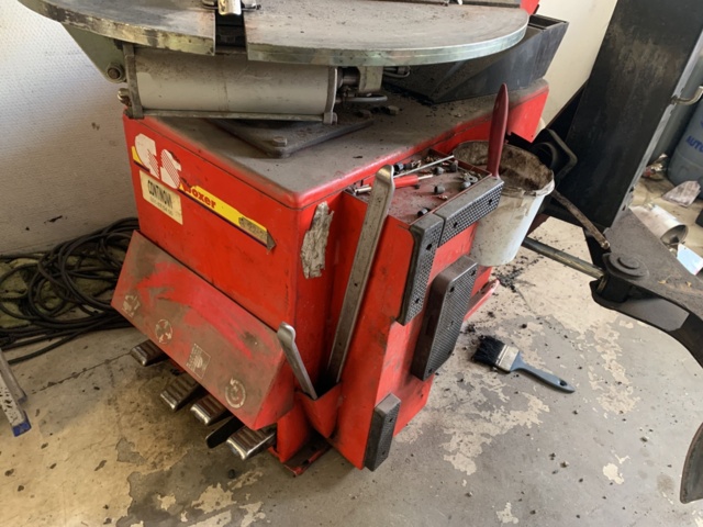 781056-4 Tire inverting machine GS Boxer MH320 -2004