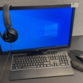 1060675-1 Computer, screen, keyboard, mouse and headphones