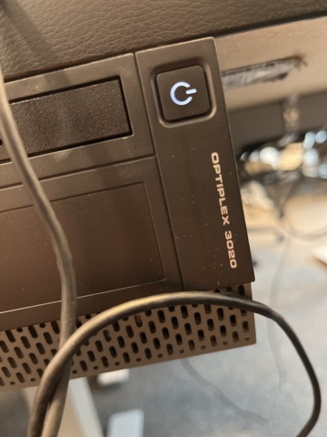 1060675-5 Computer, screen, keyboard, mouse and headphones