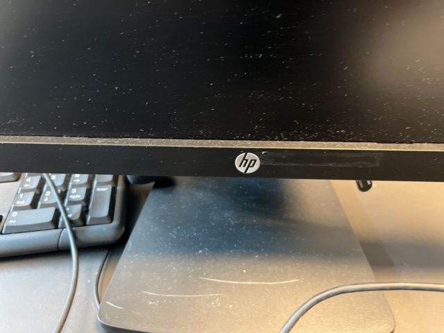 1060712-4 Computer, screen, keyboard, mouse and headphones