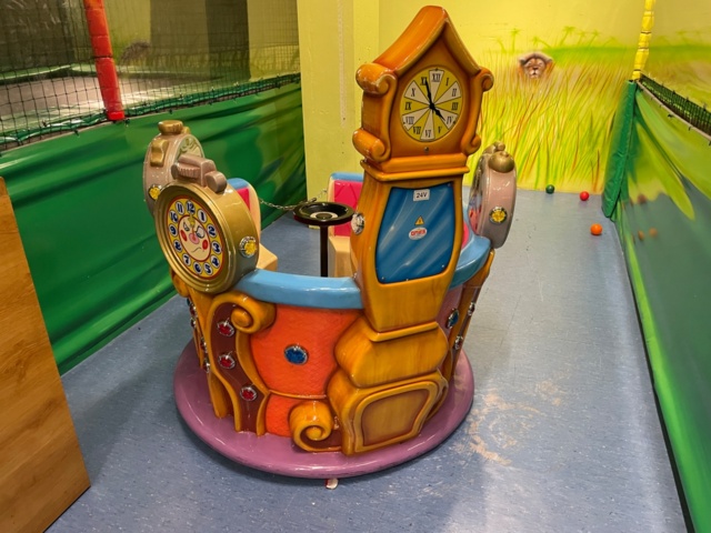1073773-3 Spinning carousel