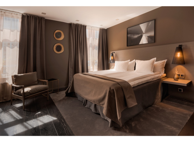 1074343-6 "The Lamp Luxe" for 2p at the award-winning boutique hotel The Lamp Hotel