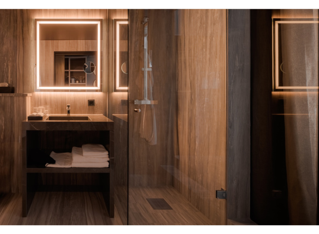 1074343-7 "The Lamp Luxe" for 2p at the award-winning boutique hotel The Lamp Hotel