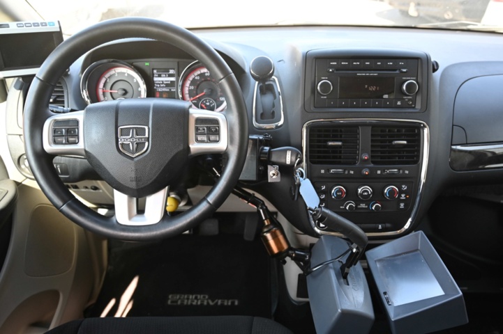 1073554-10 Dodge Grand Caravan 3.6 V6 Flex Fuel - 2013 (Wheelchair Adapted)