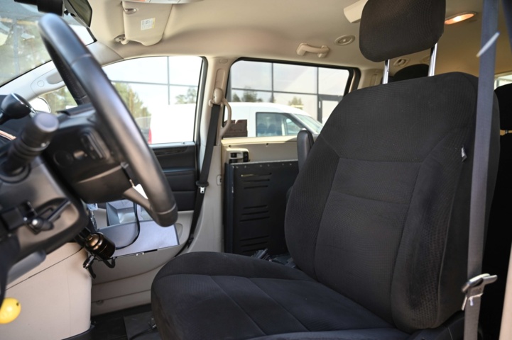1073554-15 Dodge Grand Caravan 3.6 V6 Flex Fuel - 2013 (Wheelchair Adapted)