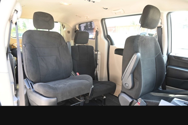 1073554-12 Dodge Grand Caravan 3.6 V6 Flex Fuel - 2013 (Wheelchair Adapted)