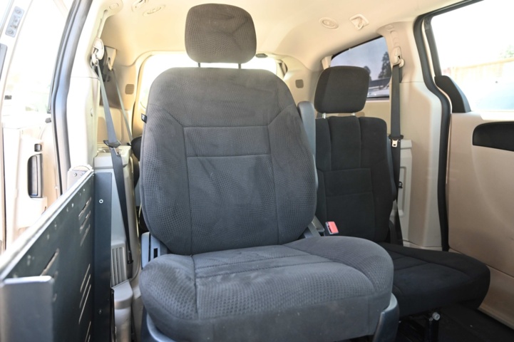 1073554-17 Dodge Grand Caravan 3.6 V6 Flex Fuel - 2013 (Wheelchair Adapted)