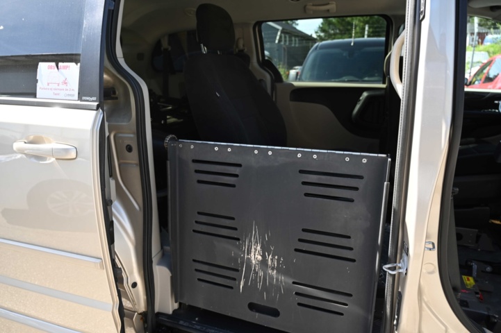 1073554-20 Dodge Grand Caravan 3.6 V6 Flex Fuel - 2013 (Wheelchair Adapted)