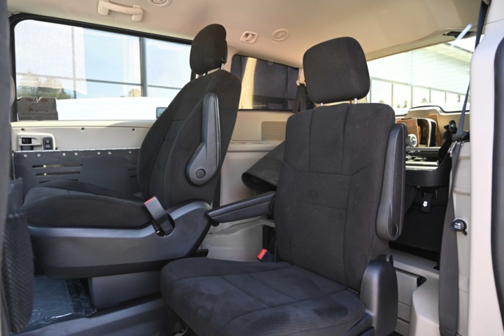 1073554-18 Dodge Grand Caravan 3.6 V6 Flex Fuel - 2013 (Wheelchair Adapted)