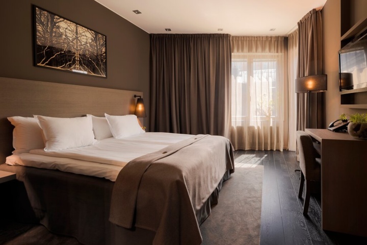 1074343-2 "The Lamp Luxe" for 2p at the award-winning boutique hotel The Lamp Hotel