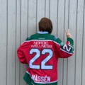 1074867-1 Linus Nässén's signed hockey jersey from the 2022/2023 season.