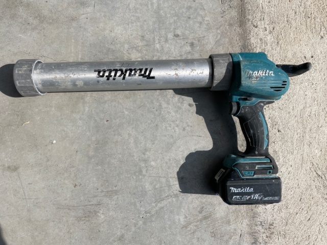 1075123-2 Makita DCG 180 caulking gun with battery