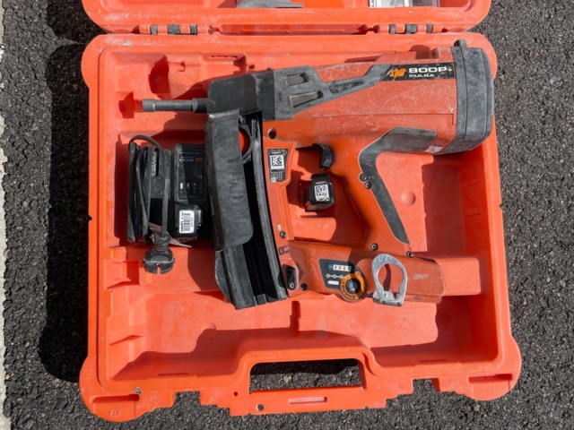 1075136-2 Spit Pulsa 800P+ Nail gun.