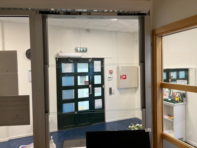 1052222-2 Electric reception hatch