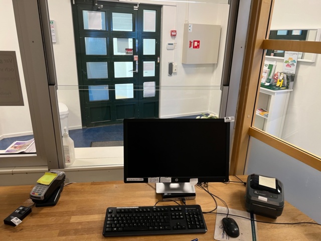 1052222-3 Electric reception hatch