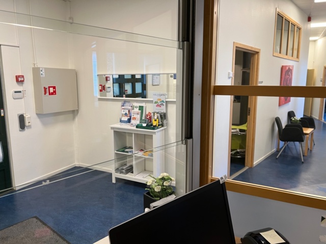 1052222-5 Electric reception hatch