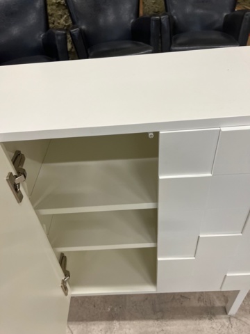 1061130-8 Förvaringsskåp A2