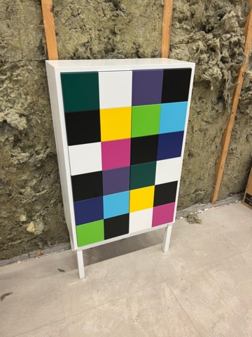 1061132-3 Designskåp A2