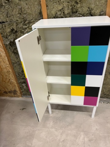 1061132-7 Designskåp A2