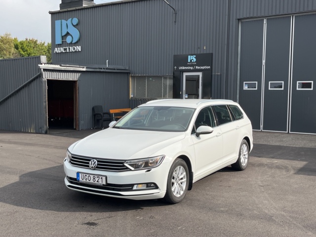 1051045-1 Volkswagen Passat Sports Combi 1.5 TSI - 2019