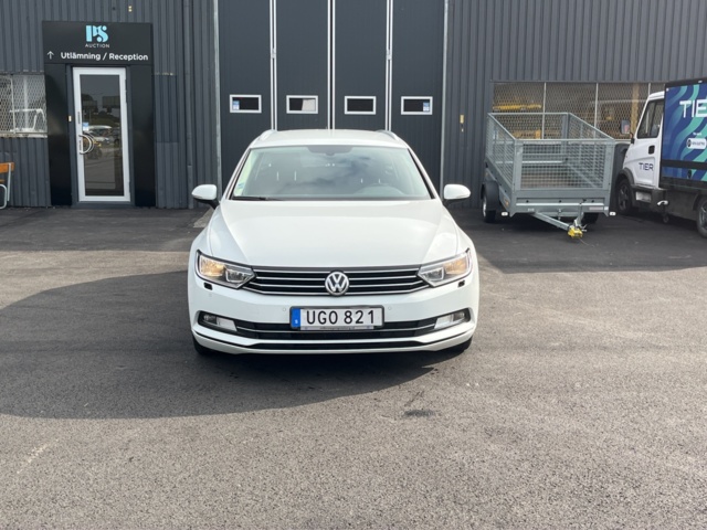 1051045-2 Volkswagen Passat Sports Combi 1.5 TSI - 2019