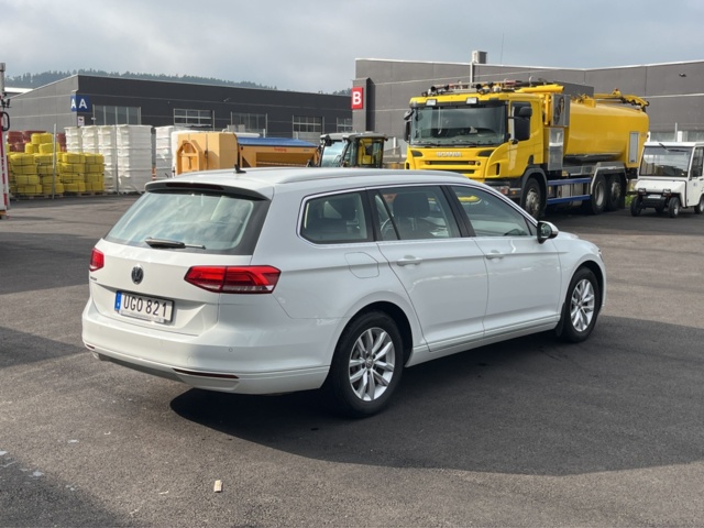 1051045-5 Volkswagen Passat Sports Combi 1.5 TSI - 2019