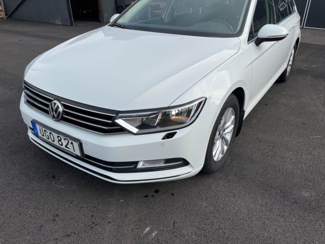 1051045-13 Volkswagen Passat Sports Combi 1.5 TSI - 2019