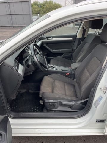 1051045-28 Volkswagen Passat Sports Combi 1.5 TSI - 2019