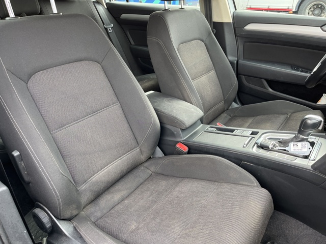 1051045-33 Volkswagen Passat Sports Combi 1.5 TSI - 2019