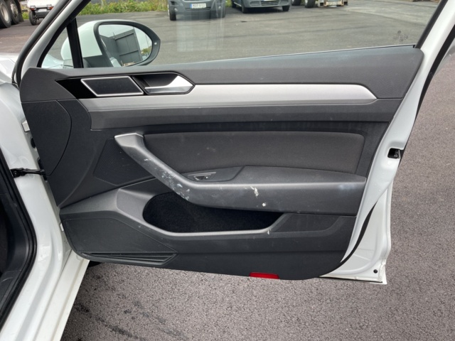 1051045-36 Volkswagen Passat Sports Combi 1.5 TSI - 2019