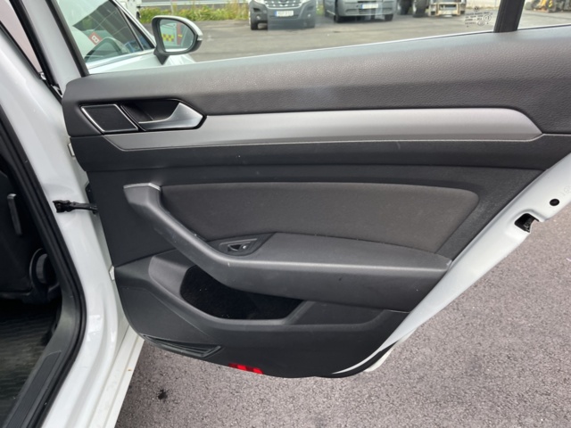 1051045-42 Volkswagen Passat Sports Combi 1.5 TSI - 2019