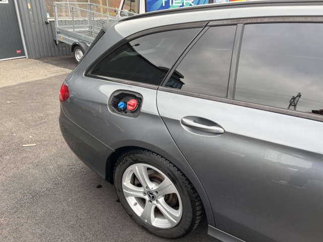 1051042-17 Mercedes-Benz E 220 T d 9G-Tronic - 2017