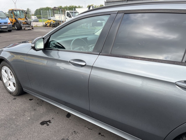 1051042-24 Mercedes-Benz E 220 T d 9G-Tronic - 2017