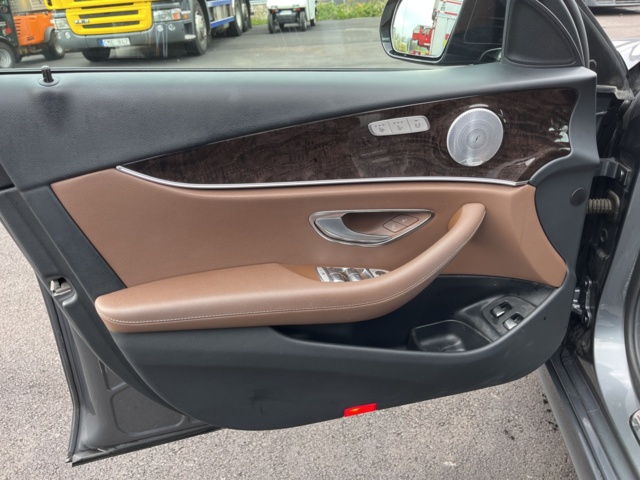 1051042-29 Mercedes-Benz E 220 T d 9G-Tronic - 2017