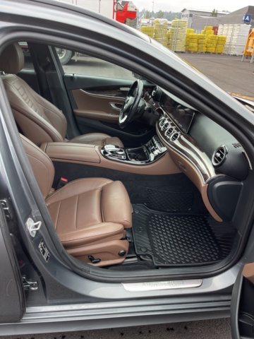 1051042-32 Mercedes-Benz E 220 T d 9G-Tronic - 2017